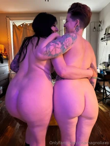 Just two girls who love to make each other cum with brookes_world