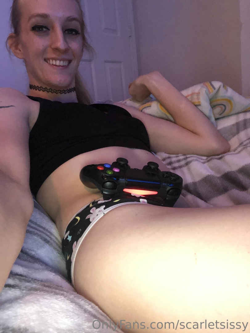 Playing a little fortnite while also playing with myself multitasking 