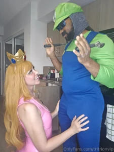 Fix my pipes w roseiquartzofficial princess peach gets luigi to fix