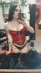 Mirror selfies and a lil bts from my shoot today very excited to share