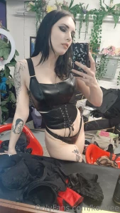 Mirror selfies and a lil bts from my shoot today very excited to share part 1