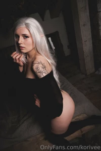 Obsessed with how good this maeryll set came out i should cosplay more part 2