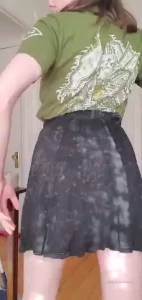 Do you think it d be risky to wear a skirt with no panties to work