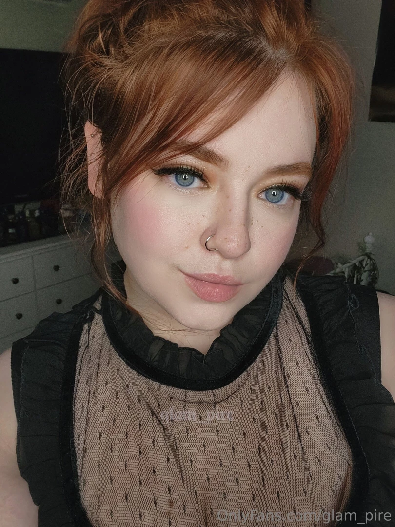 A lil selfie for your friday fun stuff is cumming 