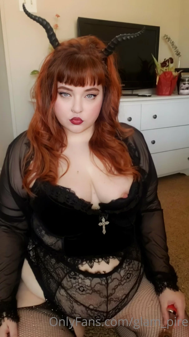 Happy sunday from your favorite goth gf more suck-ubus selfies swipe part 1 