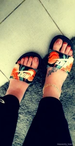 Who likes pedicured toes