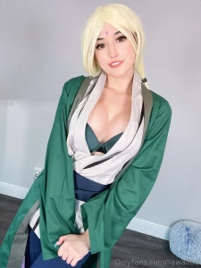 Come closer so mommy tsunade can kiss your forehead