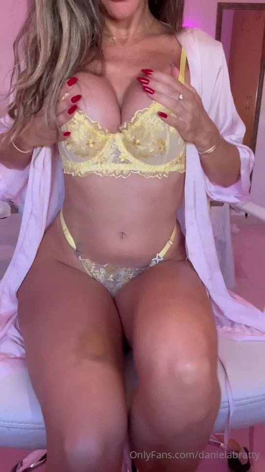 I m ready to rate your cock in a sexy video send me the photo or video 
