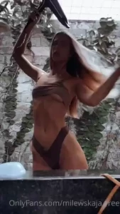 Brunettes or blondes part 1