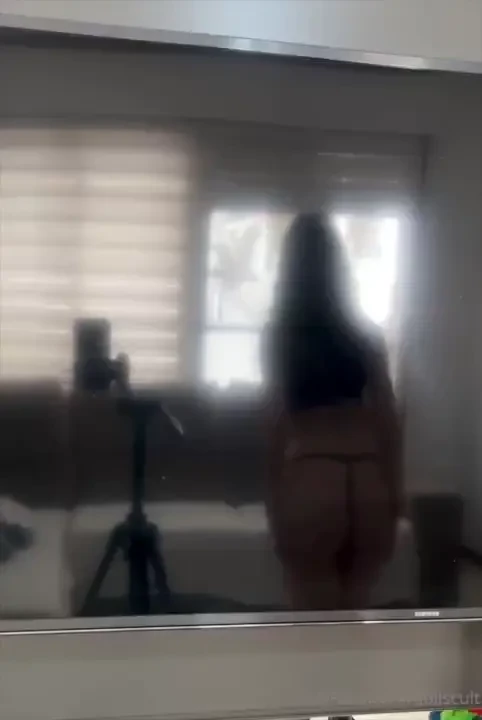 I was shooting a video and i realized that the reflection on the part 1 