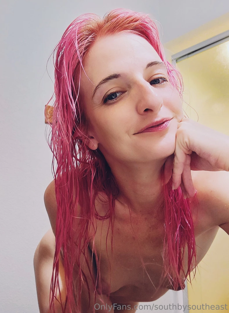 The pink is back i love my anime hair lol 