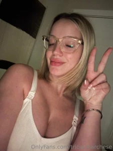 Drop in my dms to wish me goodnight