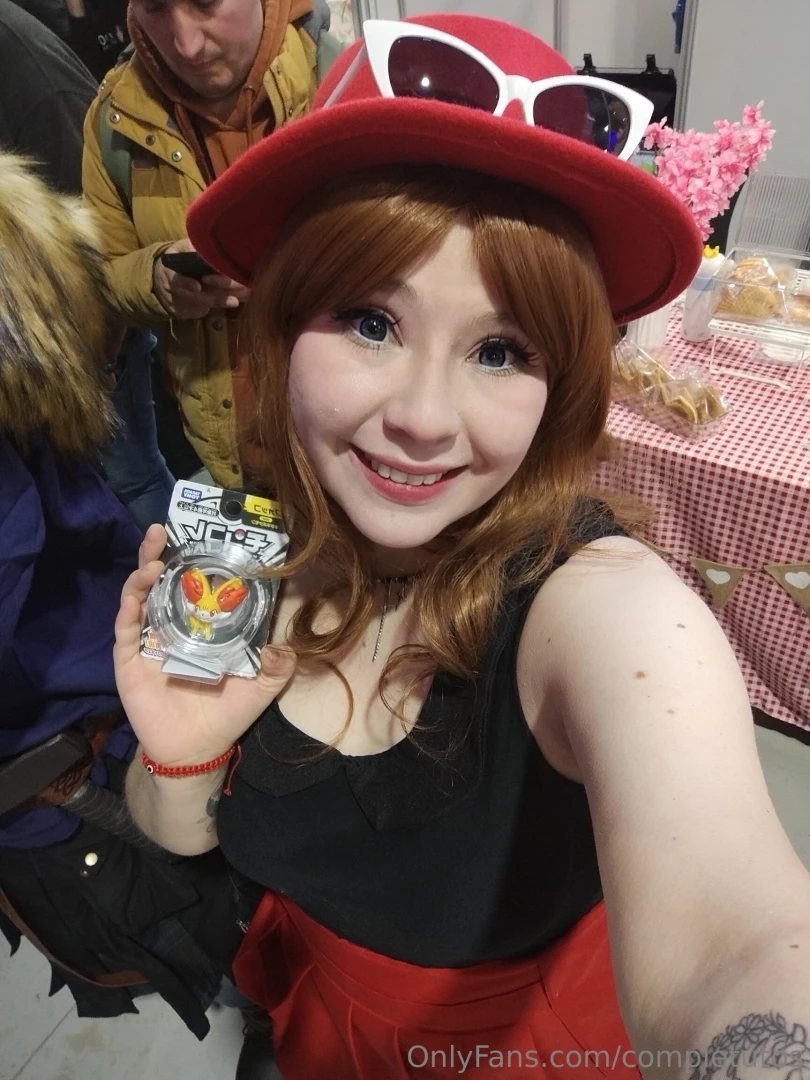 Hoy me regalaron est figura de fennekin no puedo sentirme mas feliz lo 