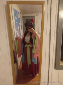 Hoy estuve arreglando la peluca de mao mao me encanta un kilo como se