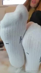 Feet joy e simulazione fjob ti seduco coi miei piedini dopo che mi