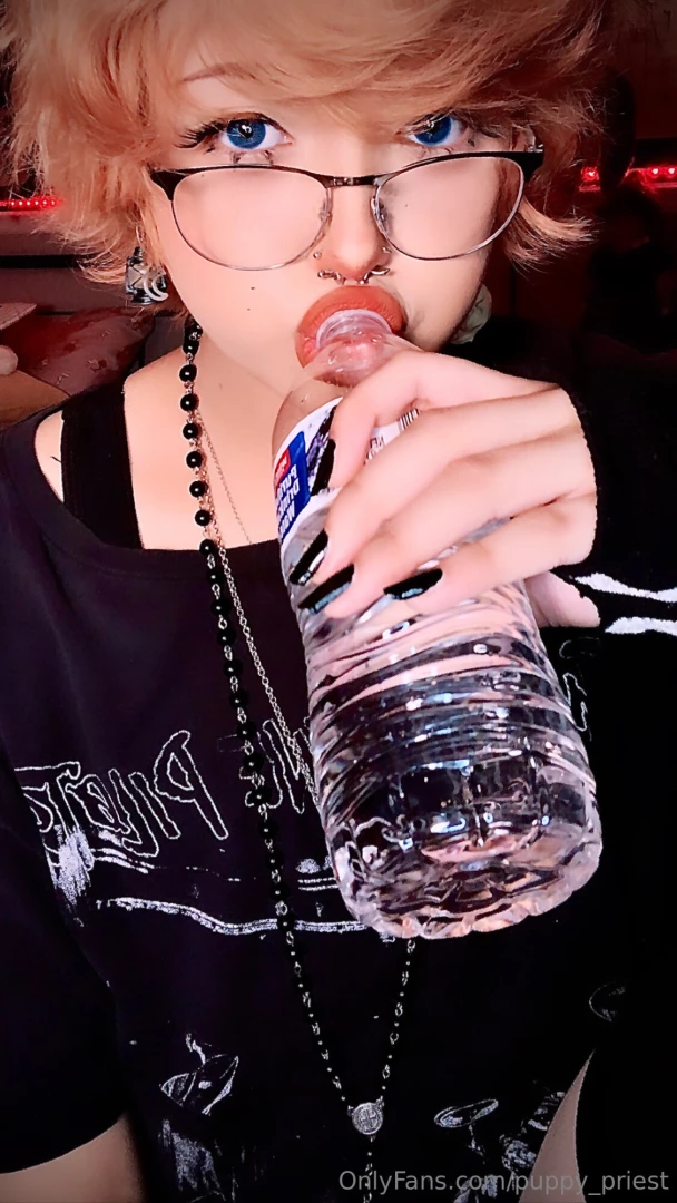 Let s stay hydrated friends lt 33 old pic of me when i was 18 part 2 