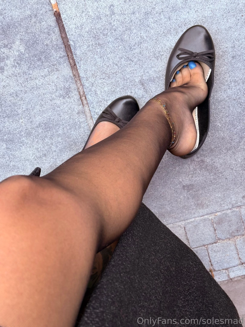 Happy monday a little public tease part 1 