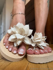 My new flip flops are so cute really