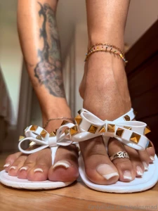 Hi on my way to my pedi and mani appointment part 2