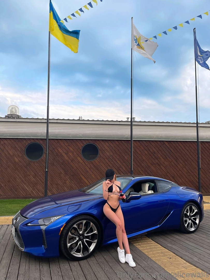 Choosing a beautiful location for your photo shoot can greatly enhance 