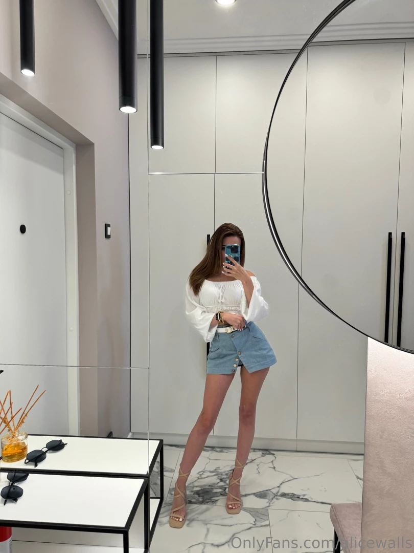 Slenderness is a harmonious combination of health fitness and body 