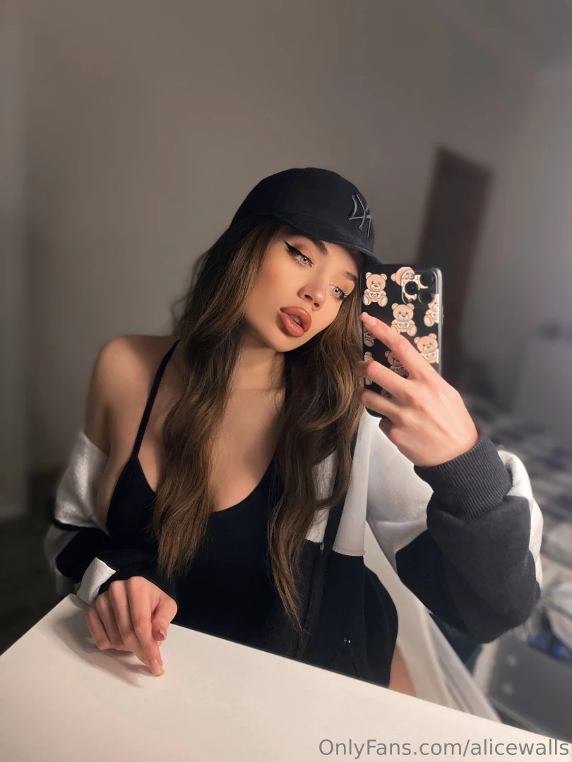 A graceful and stylish cap can become an essential accessory that 