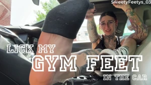 Lick my gym feet in the car straight after a long gym session i need