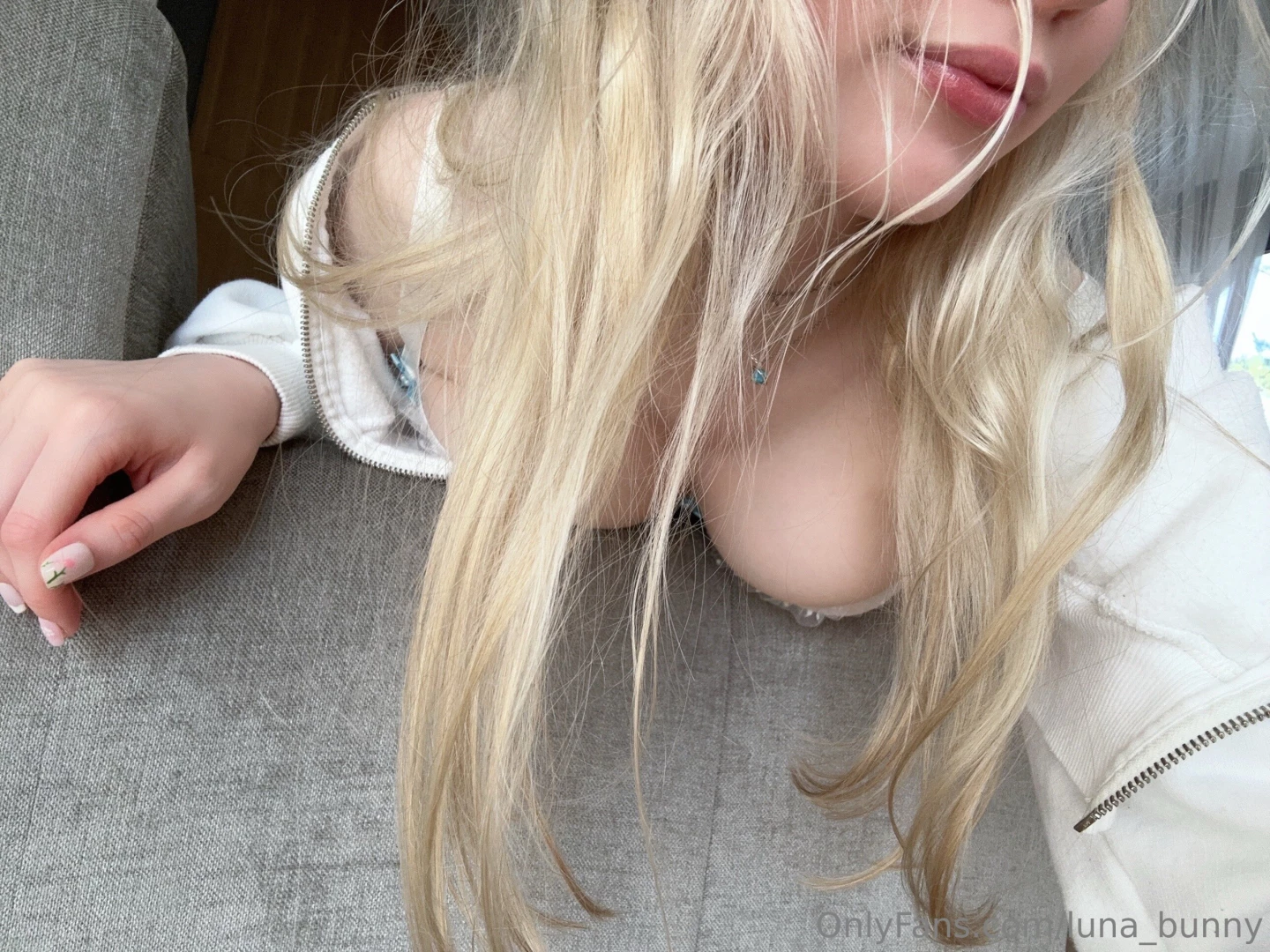 Wanna keep me under your desk and make me suck your cock when work 