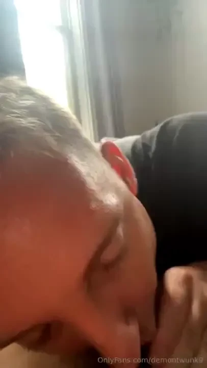 I love sucking dicks acesaxonxxx 
