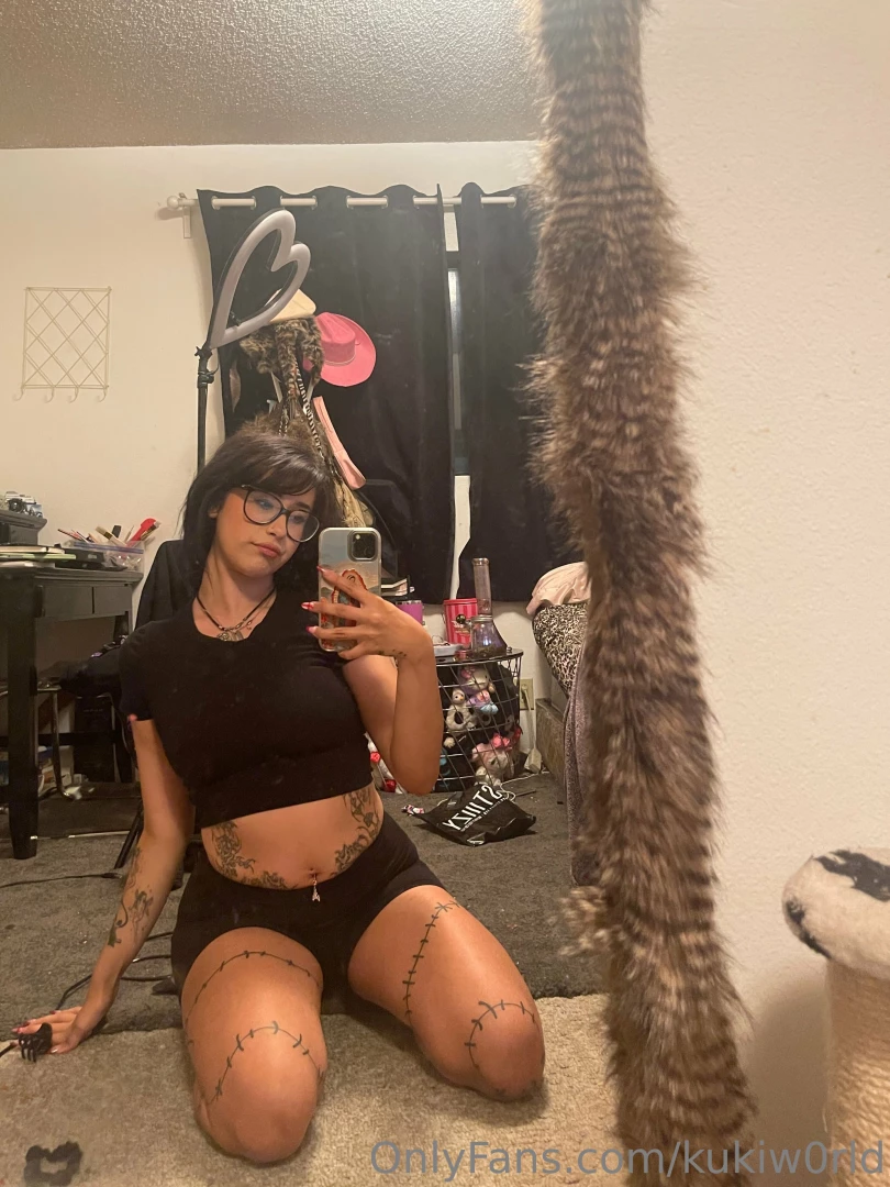 Who wants 2 see her naked 