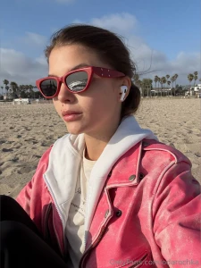 Current playlist waves and daydreams