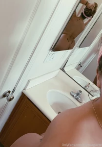 Happy fridayyyyyy baby i feel so amazing after my showerrrrr can t