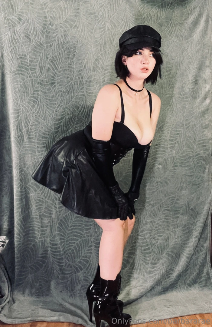 What mood are you in right now to talk or undress me and play with me 