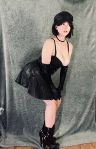 What mood are you in right now to talk or undress me and play with me