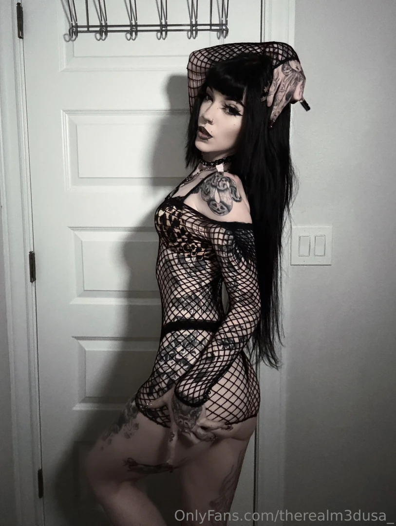 Raise ur hand if u want a goth gf part 2 