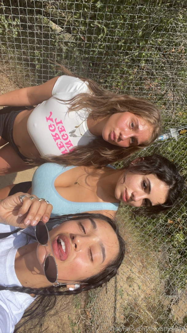Squad on fleek https onlyfans com genieeexumm https onlyfans com 