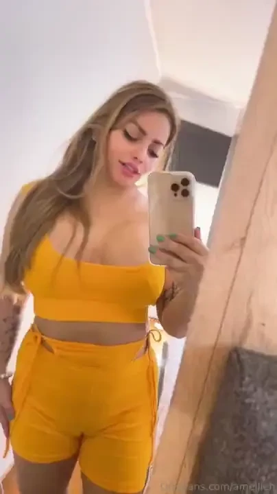 Having fun solo and its so good that im squirting everywhere dm me 