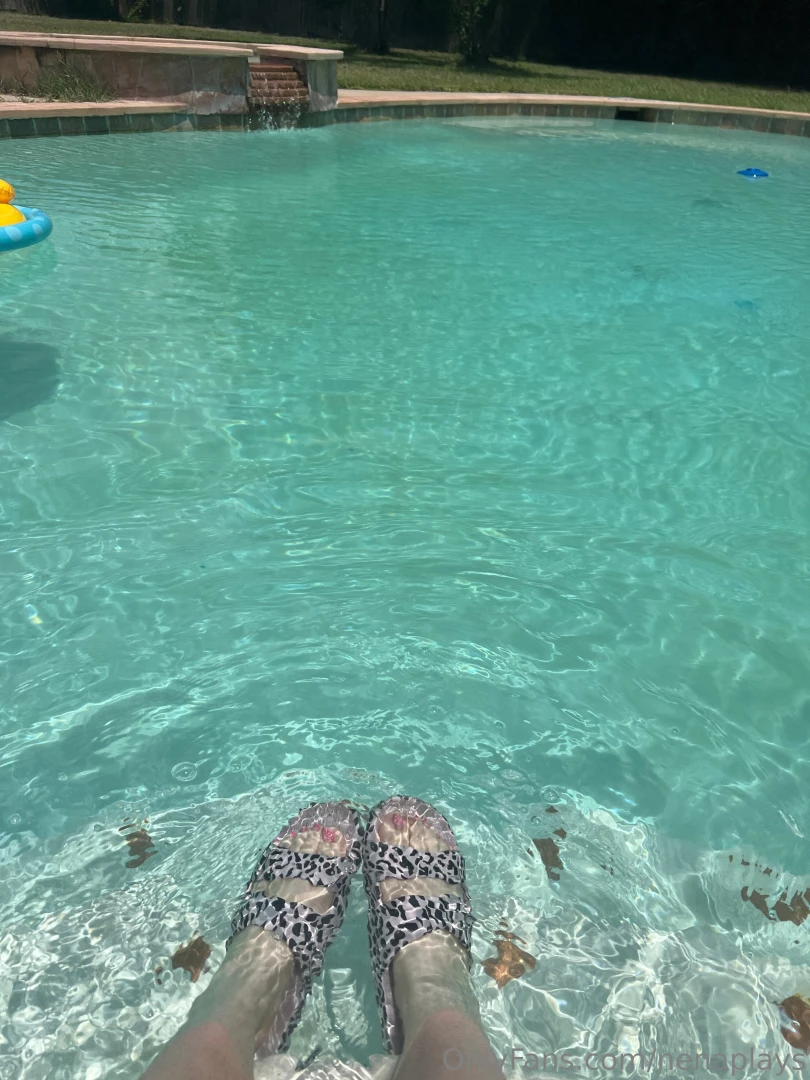 Making some content outside today tell me what you wanna see 