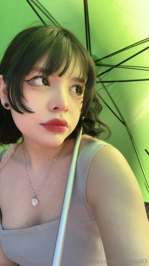 Mojada y esperando por ti 