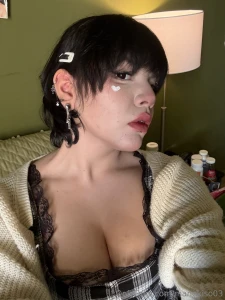 What are you staring at dm me and i might show you more