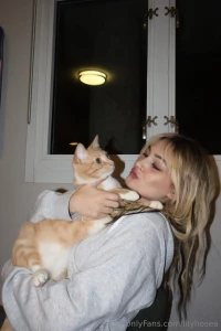 Kitty kisses