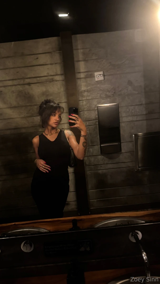 Bathroom selfie at the pub because the real party starts when you 