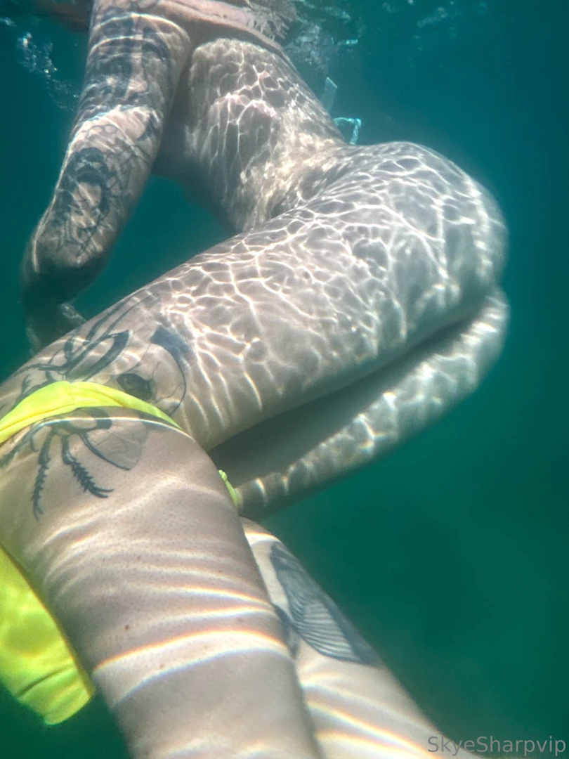 First attempt at underwater photography hahaha come see me spread my 