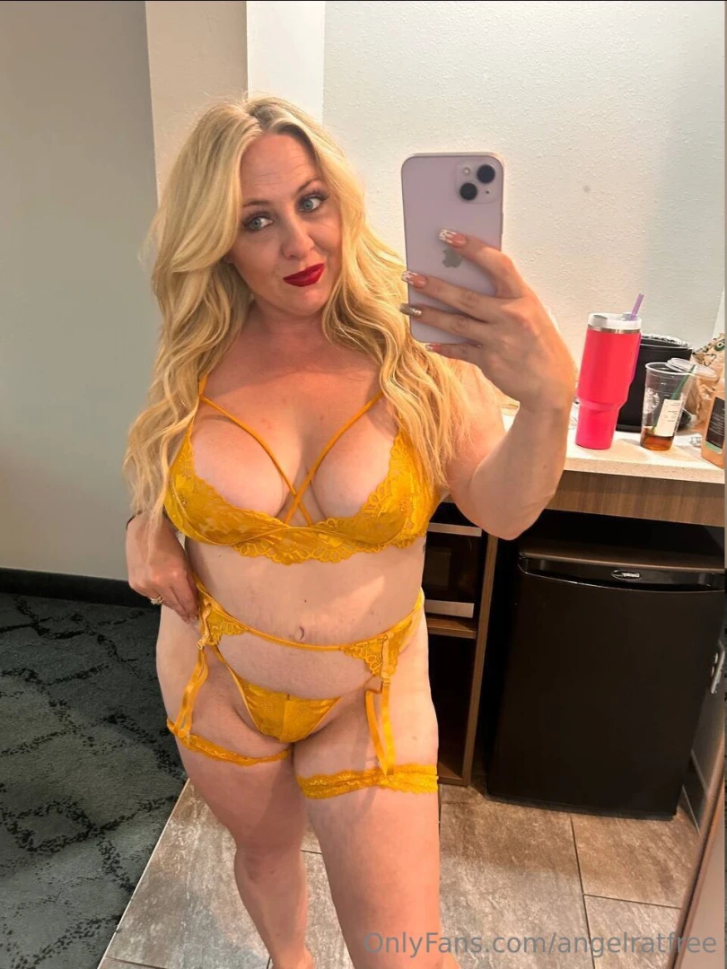 Cum to my vip dirty little playground your thick southern side chick 