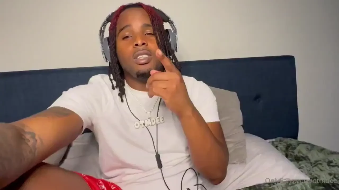 Episode 1 ncaa vlog sextape ft miss_honeybun she came over to keep me part 1 