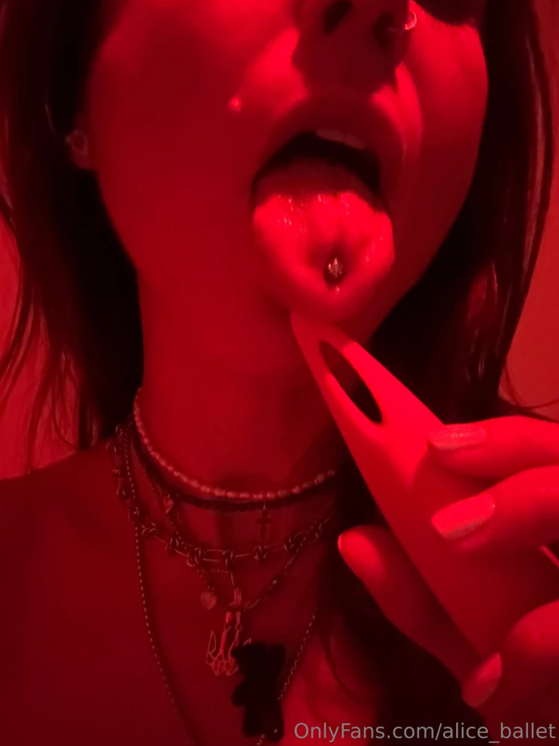 This is for you sweetie me and my completely naked body 