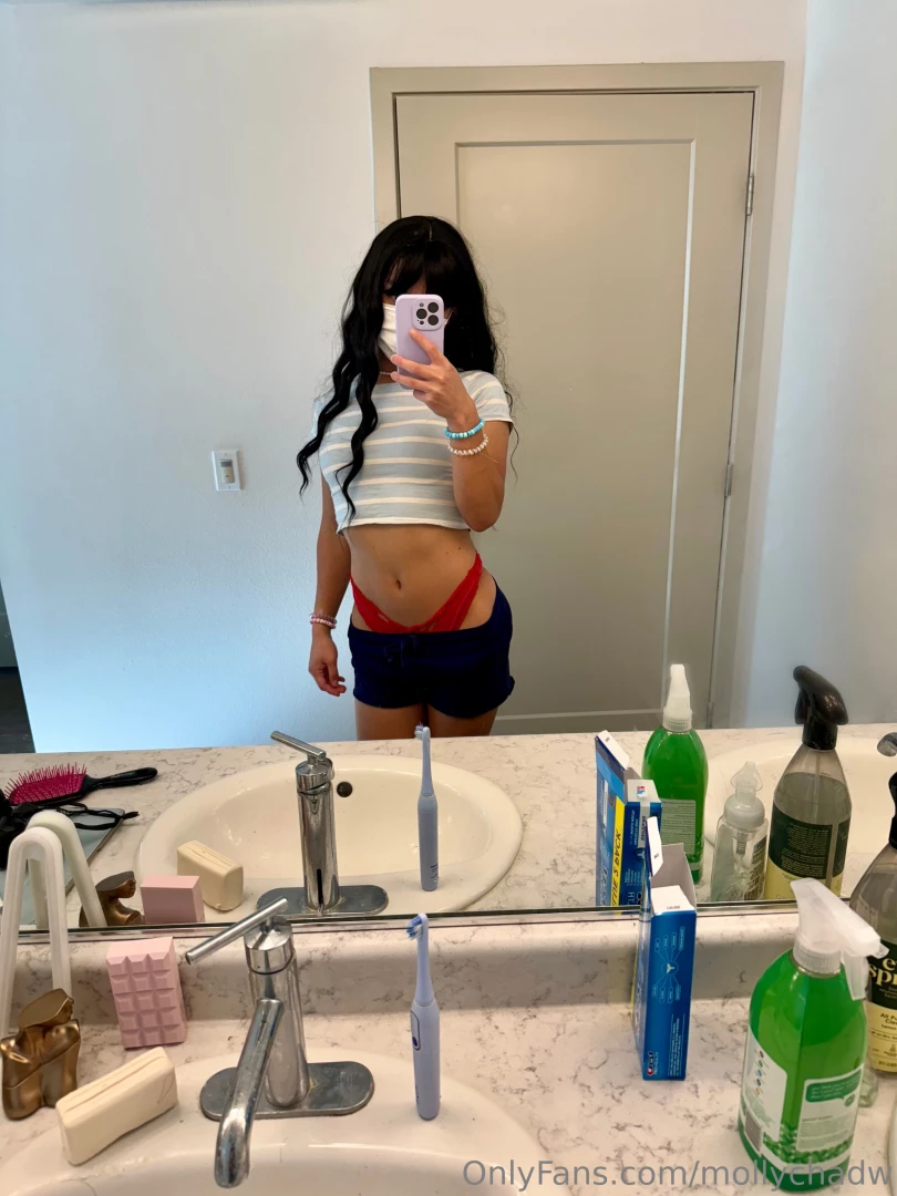 I kinda like wearing my shorts like this 