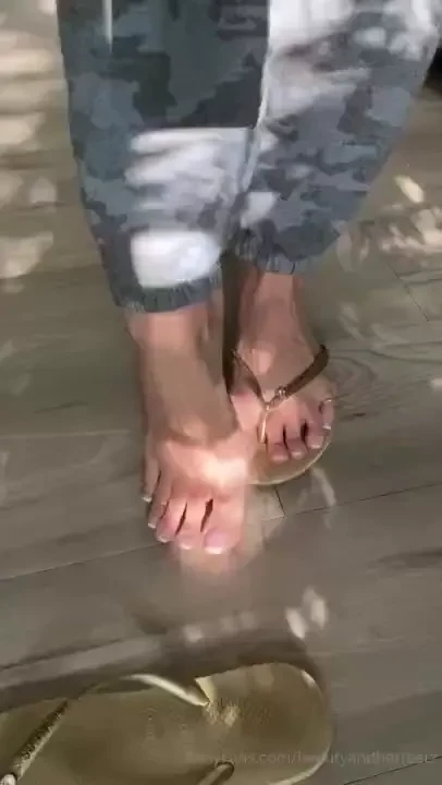 Dirty little flip flop dangle 