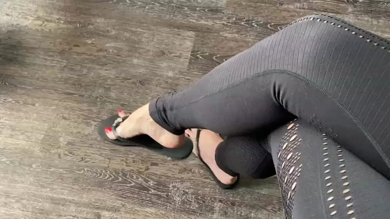 Flip flop dangle even my new kitty can t resist them simply love red 