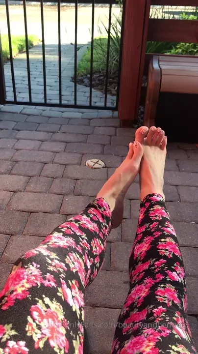 Short lil clip of these pretty white toes longer videos coming just 